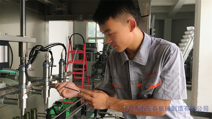 全自动酥油灌装机安装.jpg 全自动酥油灌装机安装.jpg